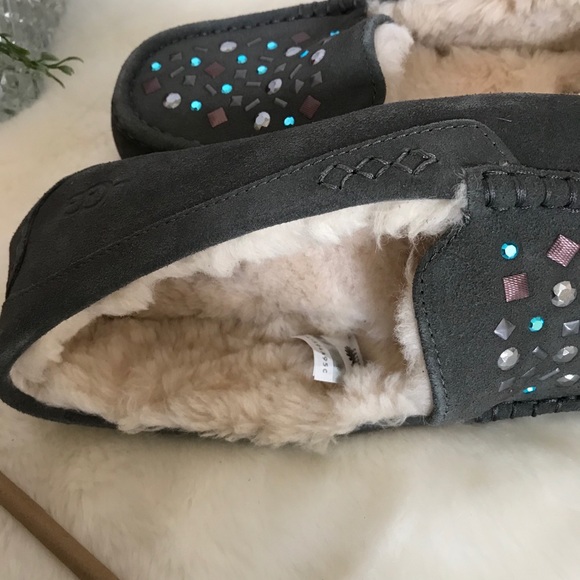 UGG Ansley Stud II Moccasin - Picture 12 of 12